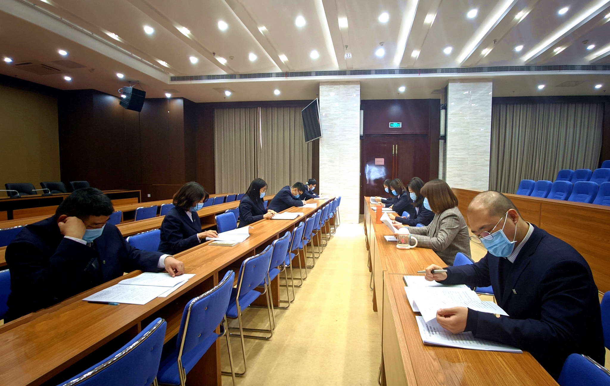 掀起學習“兩會”精神熱潮 ，確保各項任務全面貫徹落實！